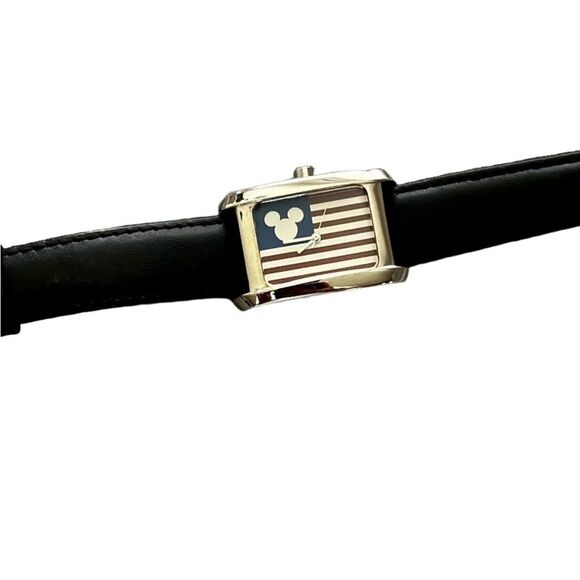 Disney Vintage Mickey Mouse USA Flag Watch - Working! New Battery 12/11/24 EUC - Picture 1 of 7